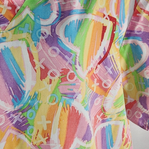 WS Fundamentals by White Swan Multicolored Heart Print Scrub Top Size Medium - Picture 2 of 8